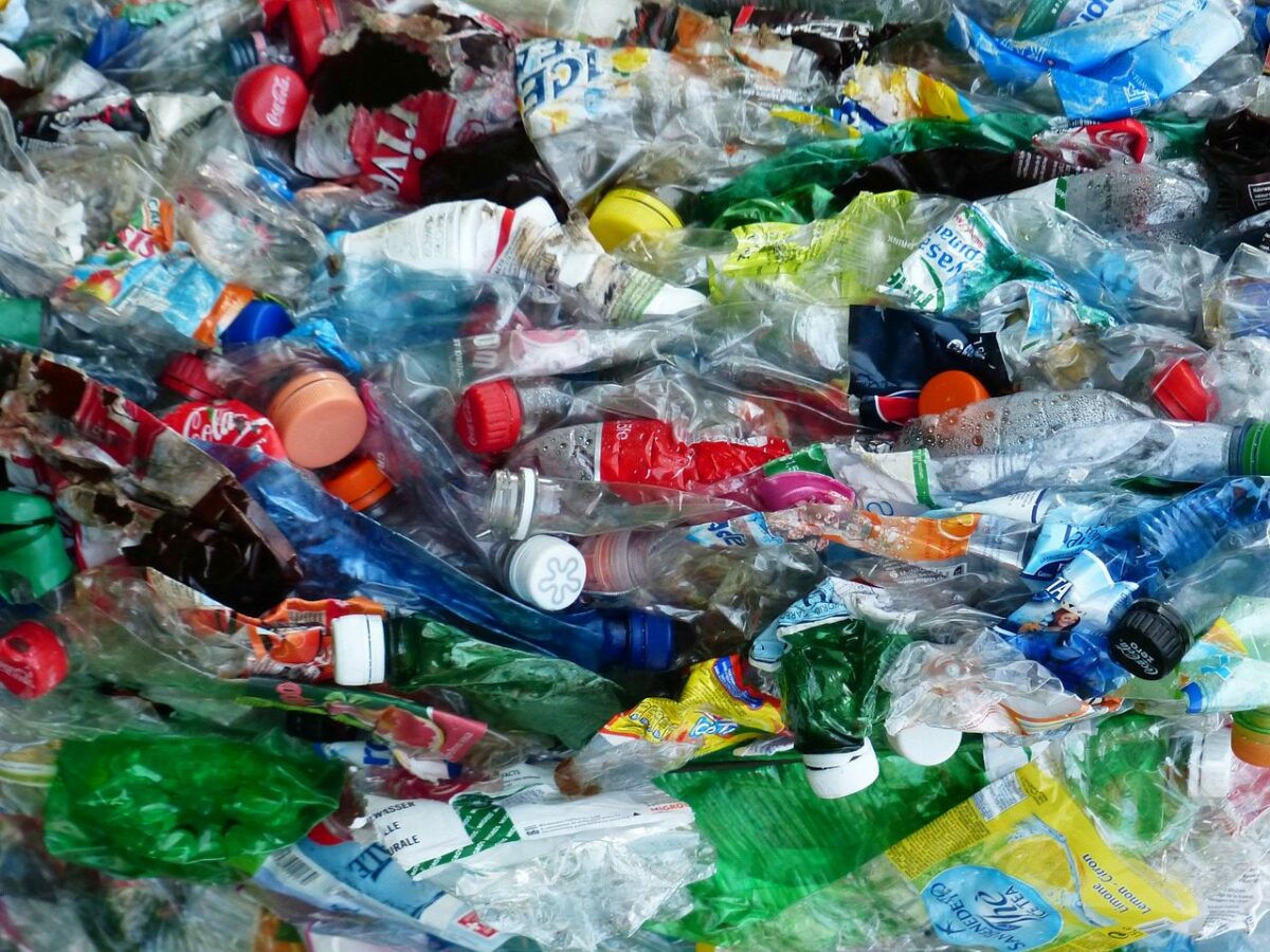 Bijna alle Nederlandse gemeenten willen statiegeld op plastic én blikjes