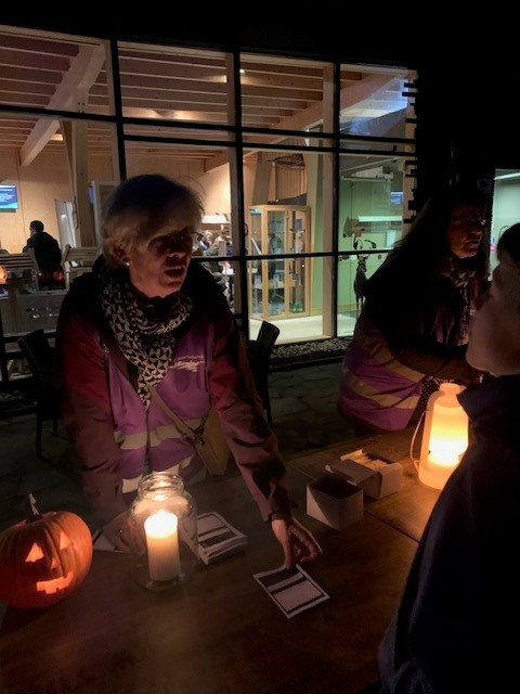 Vrijwilligers tijdens de Nacht van de Nacht bij het Duurzaamheidscentrum in Assen.