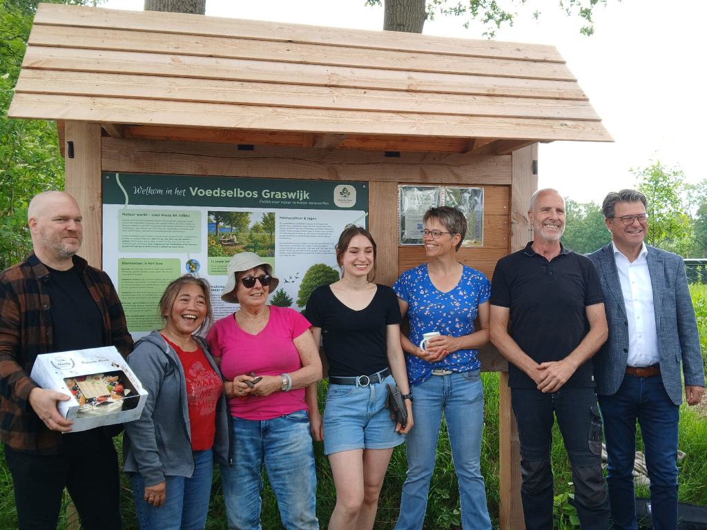 Van bouwland naar bloeiend voedselbos: Voedselbos Graswijk feestelijk geopend